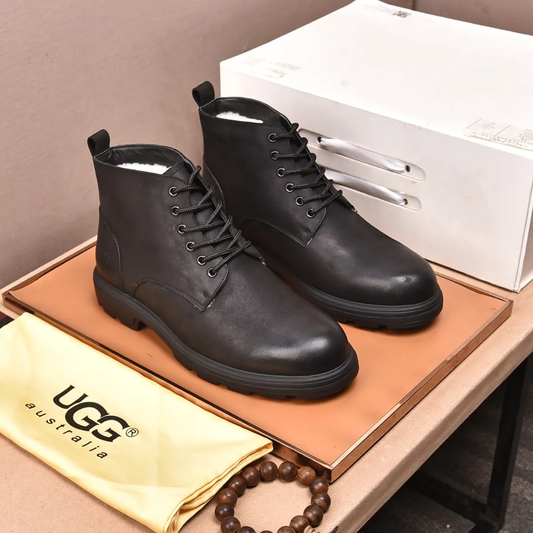 Men's shoes 💰640 (full genuine wool lining, 10% off for fake ones) Please pay attention to the quality of the original item and compare the thickness of the wool 🏮🏮 Popular UGG men's shoes from Australia's warm luxury brand, the official website is synchronized, Beckham men's style..., made of imported first-layer waxed cowhide, waxed toe cap, Australian real wool velvet lining Carefully sewn...Imported rubber Martin boots outsole (comfortable, soft and wear-resistant). I really like the quality..Exquisite workmanship. You can't put it down at first sight. Size 39-44